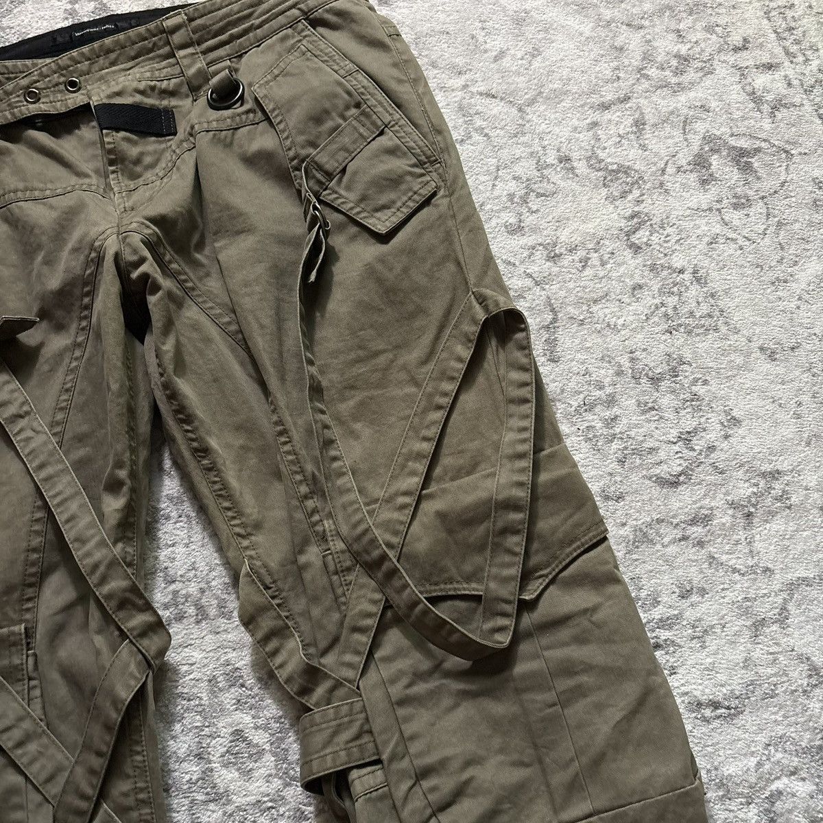 Yasuyuki Ishii Yasuyuki Ishii Bondage Strap Cargo Pants | Size L Size US 34 / EU 50 - 3 Thumbnail