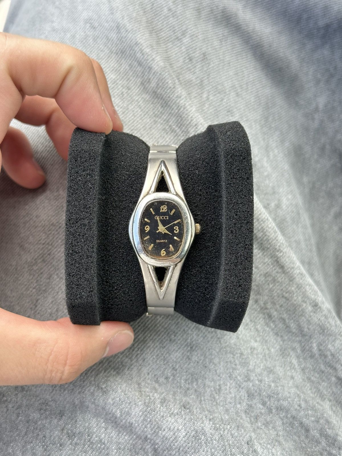 Gucci Vintage 90s Gucci Dress Wrist Watch Swiss Made Quartz Woman Size ONE SIZE - 2 Thumbnail