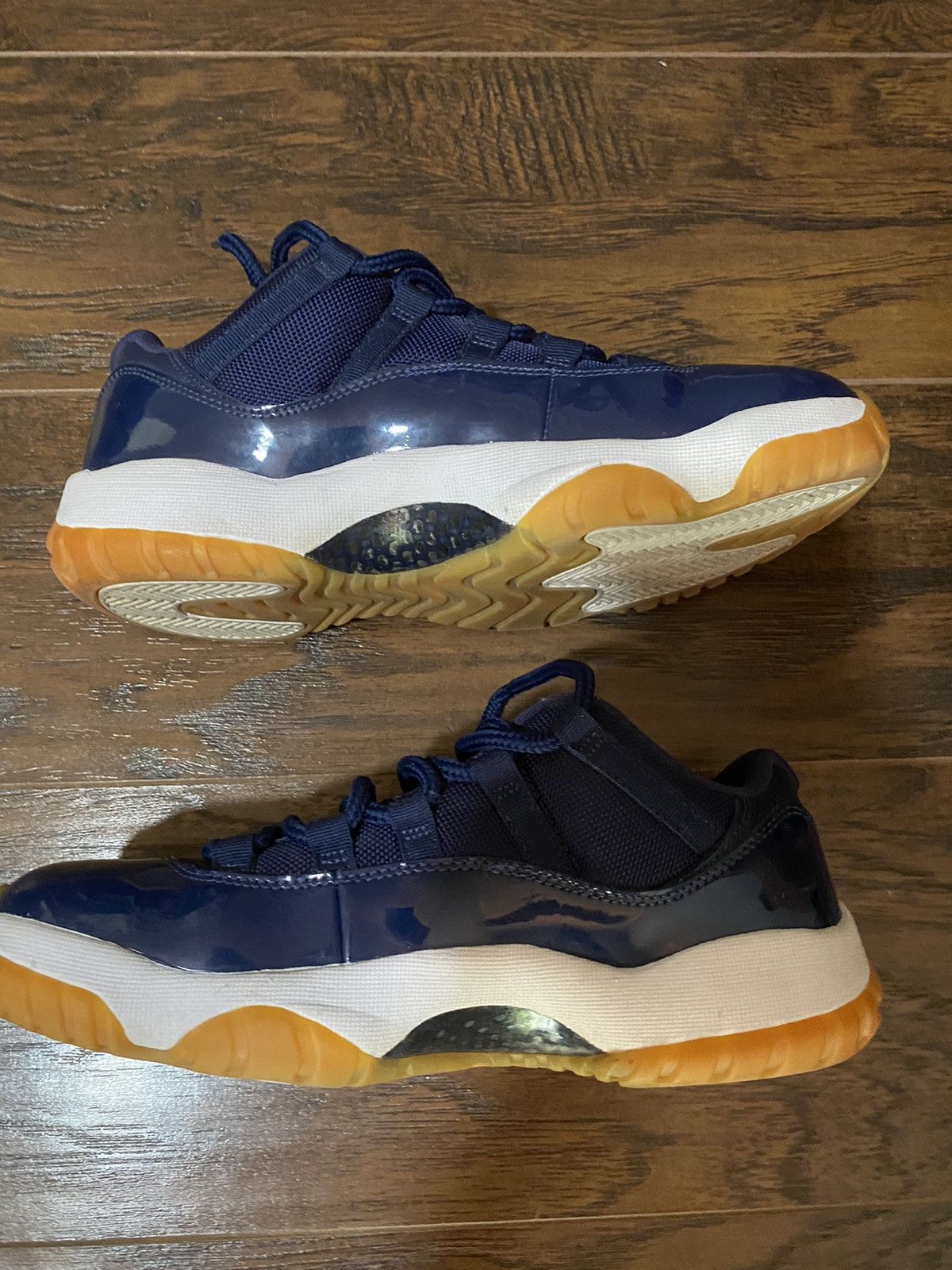Jordan Brand Jordan 11 navy gum low (2016) Size US 8 / EU 41 - 1 Thumbnail