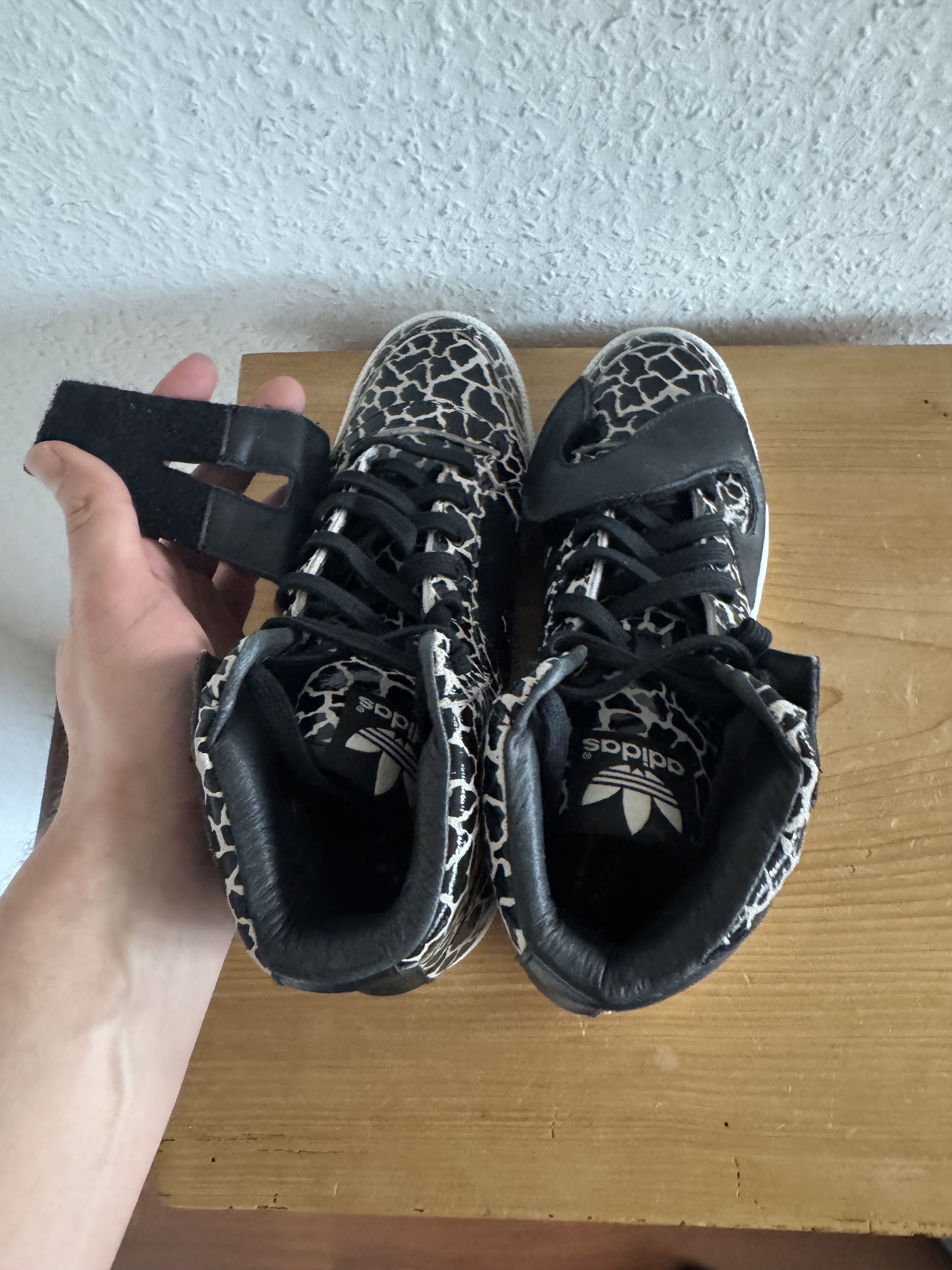 Adidas × Jeremy Scott JS Letters Giraffe Size US 7.5 / EU 40-41 - 8 Thumbnail