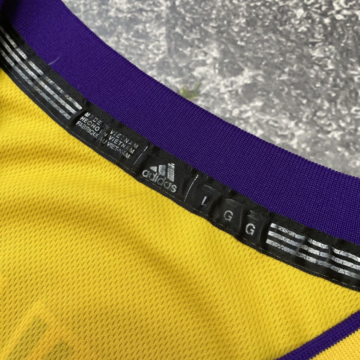 NBA Vintage Adidas NBA Lakers Howard 12 yellow basket jersey Size US L / EU 52-54 / 3 - 6 Thumbnail