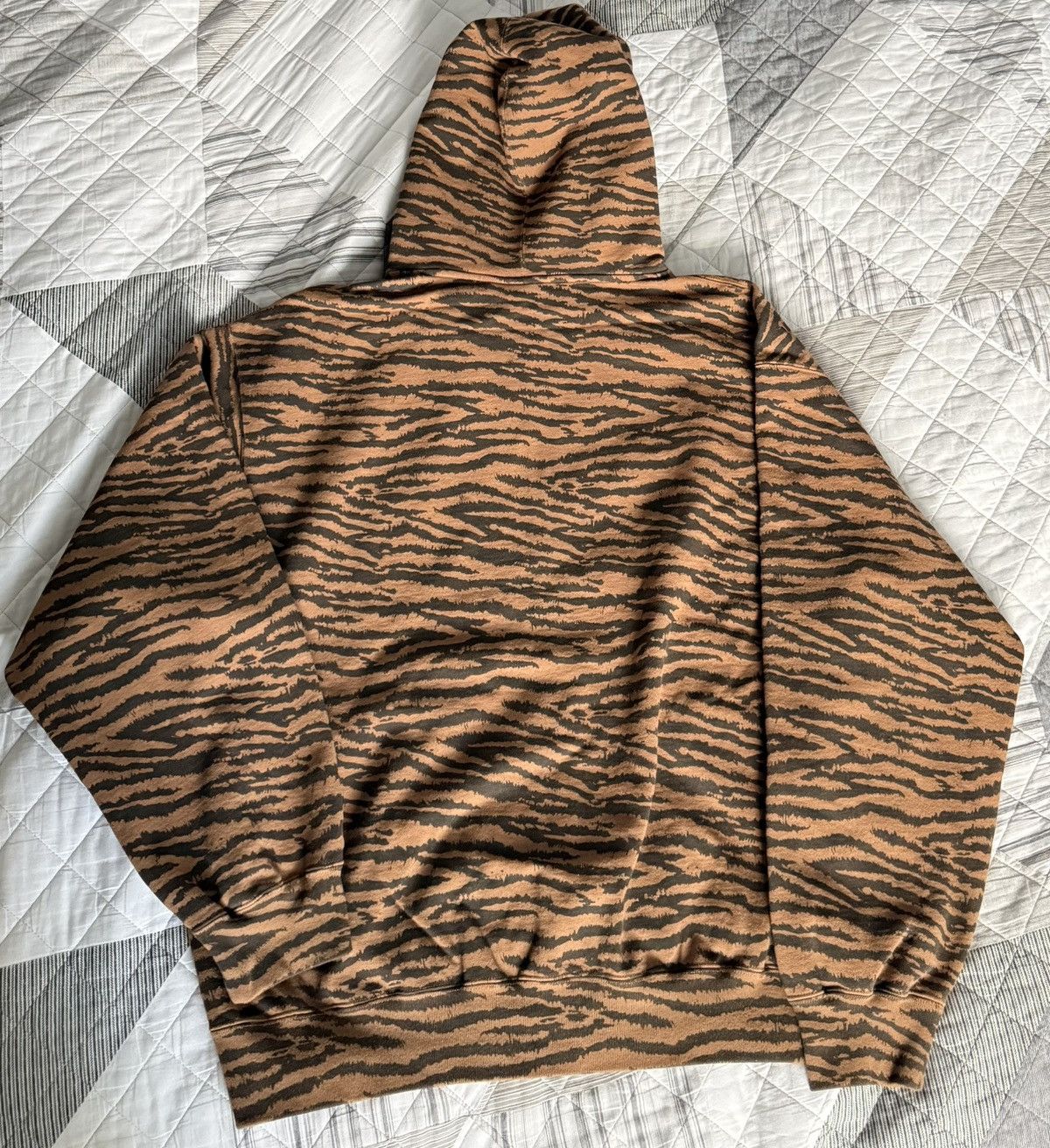 Supreme Supreme Tiger Small Box Zip Up Size US XL / EU 56 / 4 - 2 Thumbnail