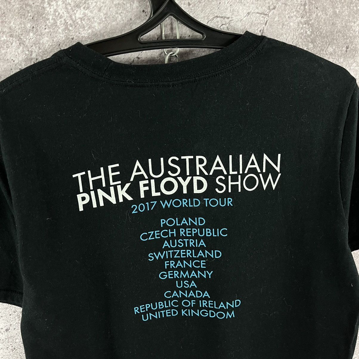 Band Tees Pink Floyd T-Shirt 2017 World Tour Big Logo Black Size M Size US M / EU 48-50 / 2 - 7 Thumbnail
