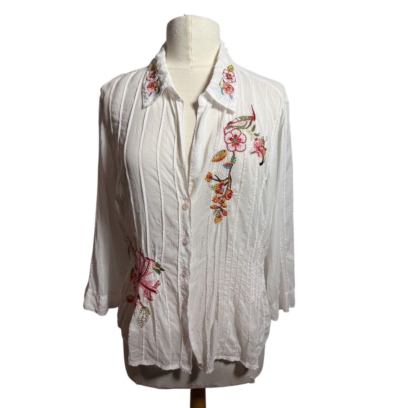 Johnny Was Johnny was white button down top with detailed embroidery Size XL / US 12-14 / IT 48-50 - 1 Thumbnail