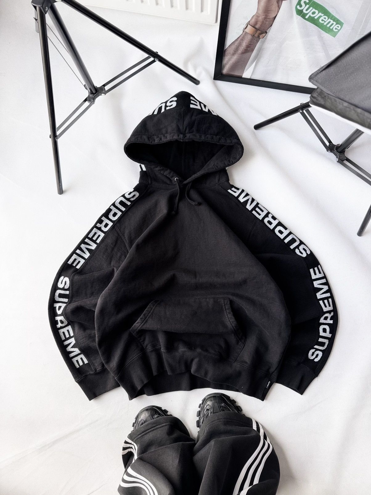 Hypebeast Rare SUPREME Monogram Repeat Logo Boxy Fit Hoodie Size US L / EU 52-54 / 3 - 1 Thumbnail