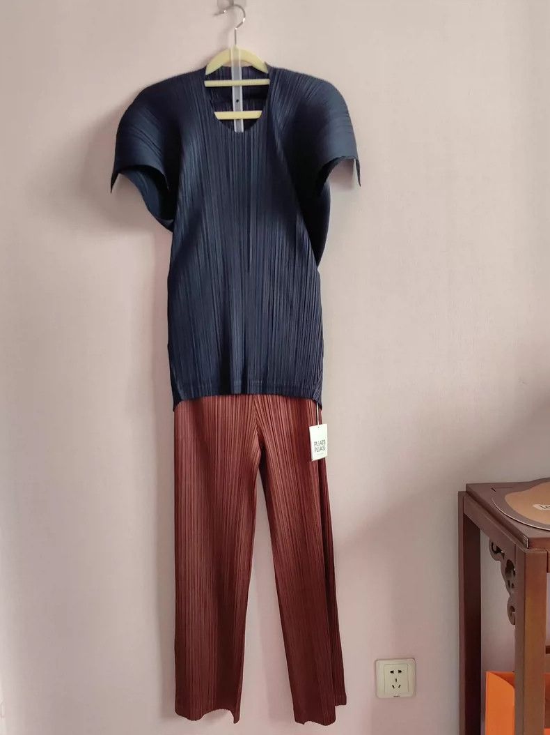 Issey Miyake Issey Miyake size:3 Angolan red pleated straight-leg pants Size 22" - 4 Thumbnail