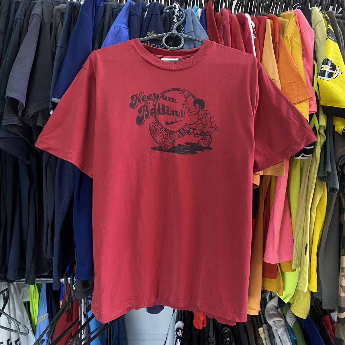 Vintage Vintage Nike Big Centre logo basketball logo 90’s tee Size US M / EU 48-50 / 2 - 1 Thumbnail