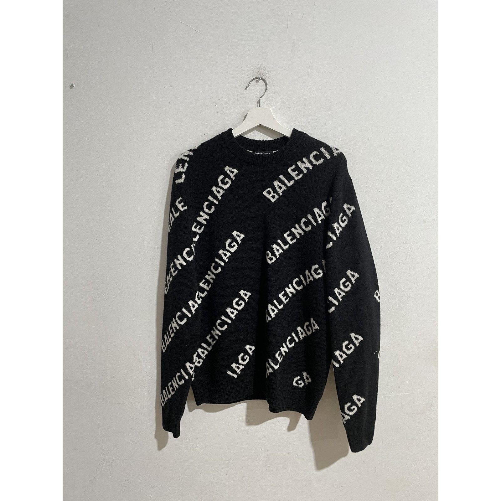Balenciaga BALENCIAGA BLACK ALL OVER LOGO SWEATER SIZE SMALL PREOWNED Size US S / EU 44-46 / 1 - 1 Thumbnail