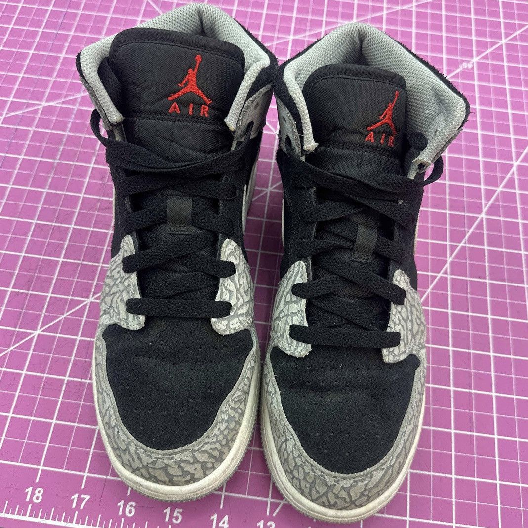 Jordan Brand Air Jordan 1 Mid Elephant Toe GS Youth 6.5Y Black Grey Red Size US 6.5 / EU 39-40 - 3 Thumbnail