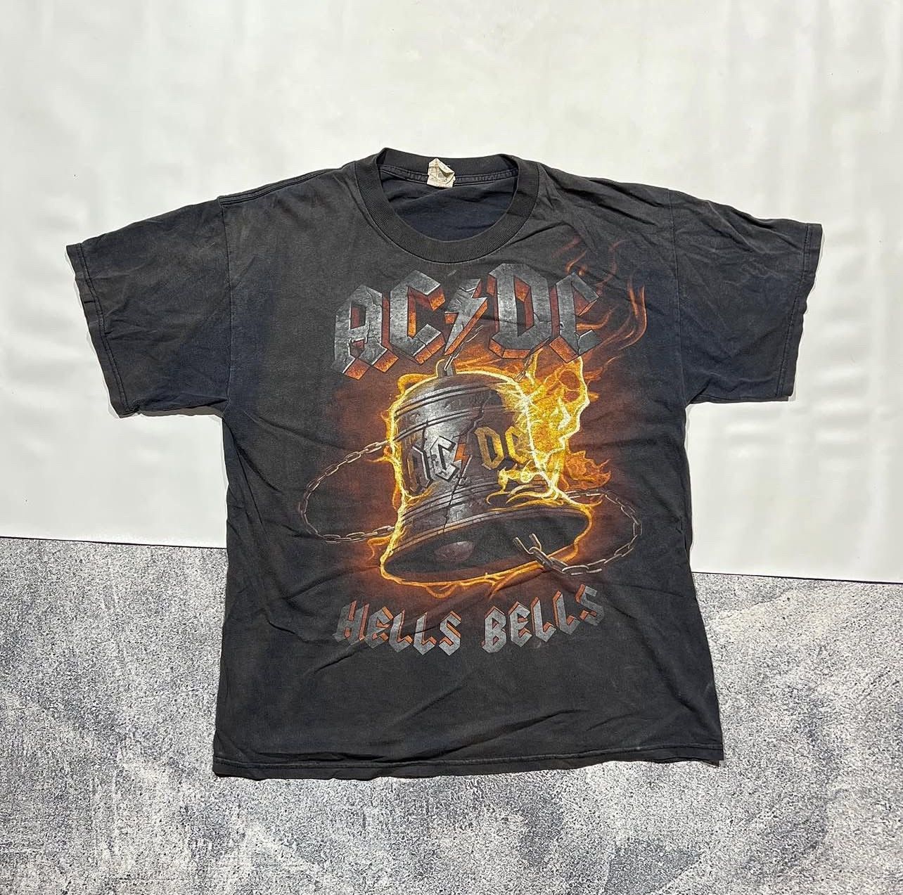 AC/DC Vintage AC/DC hells bells tee Size US M / EU 48-50 / 2 - 1 Thumbnail