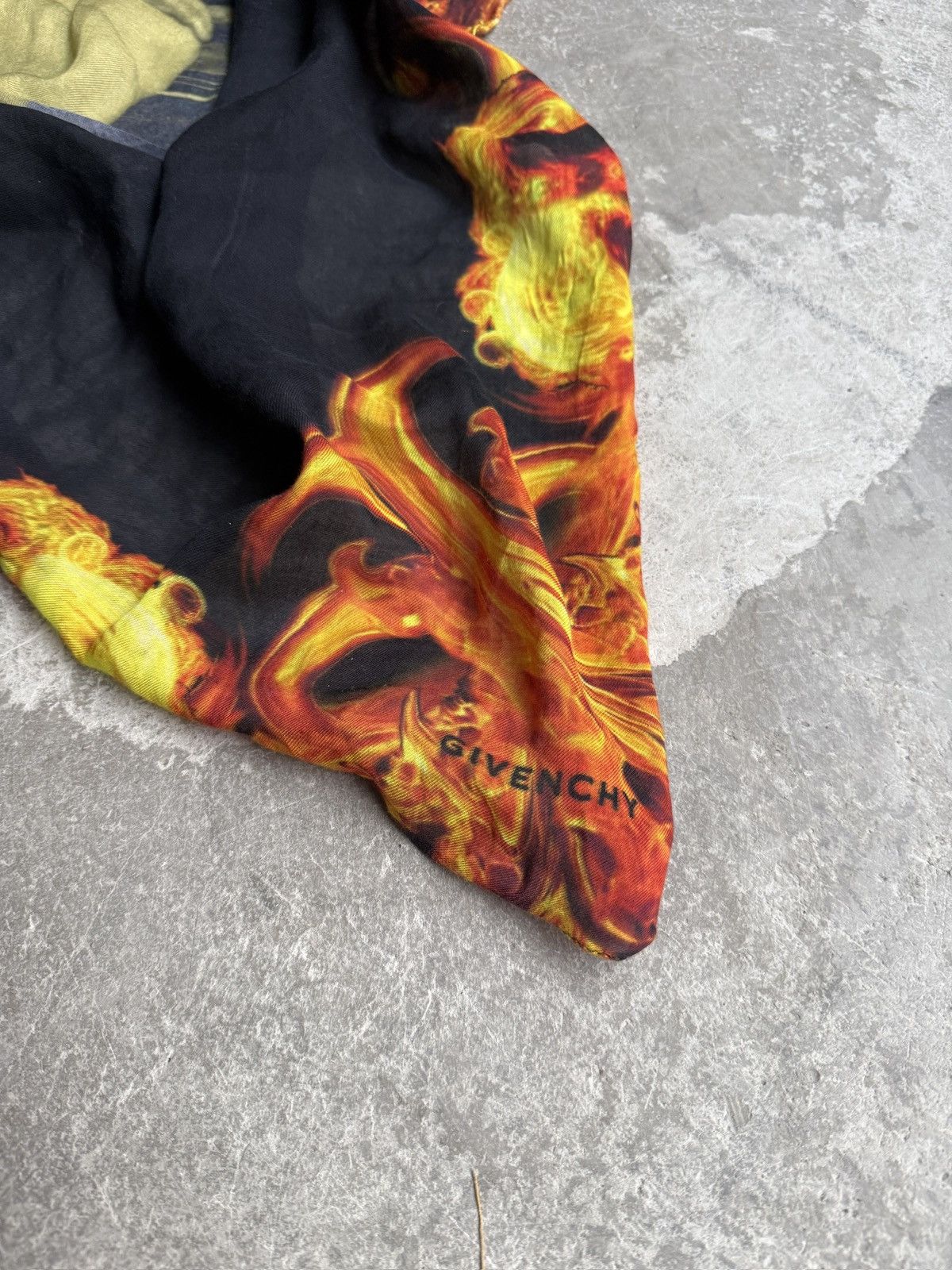 Givenchy Givenchy Riccardo Tisci Bambi Flame Scarf Size ONE SIZE - 2 Thumbnail