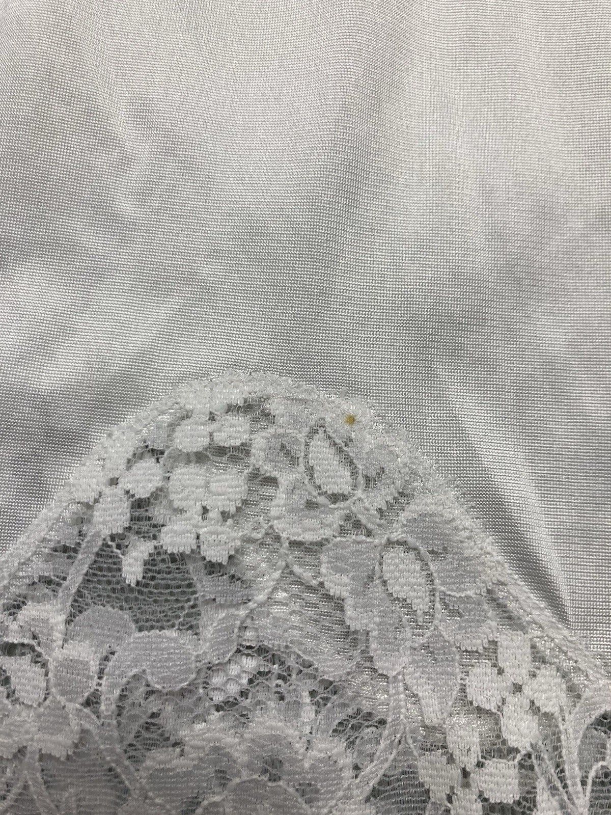 Vintage JCPenney body lites half slip skirt silky lace trim small Size 24" / US 00 / IT 34 - 2 Thumbnail