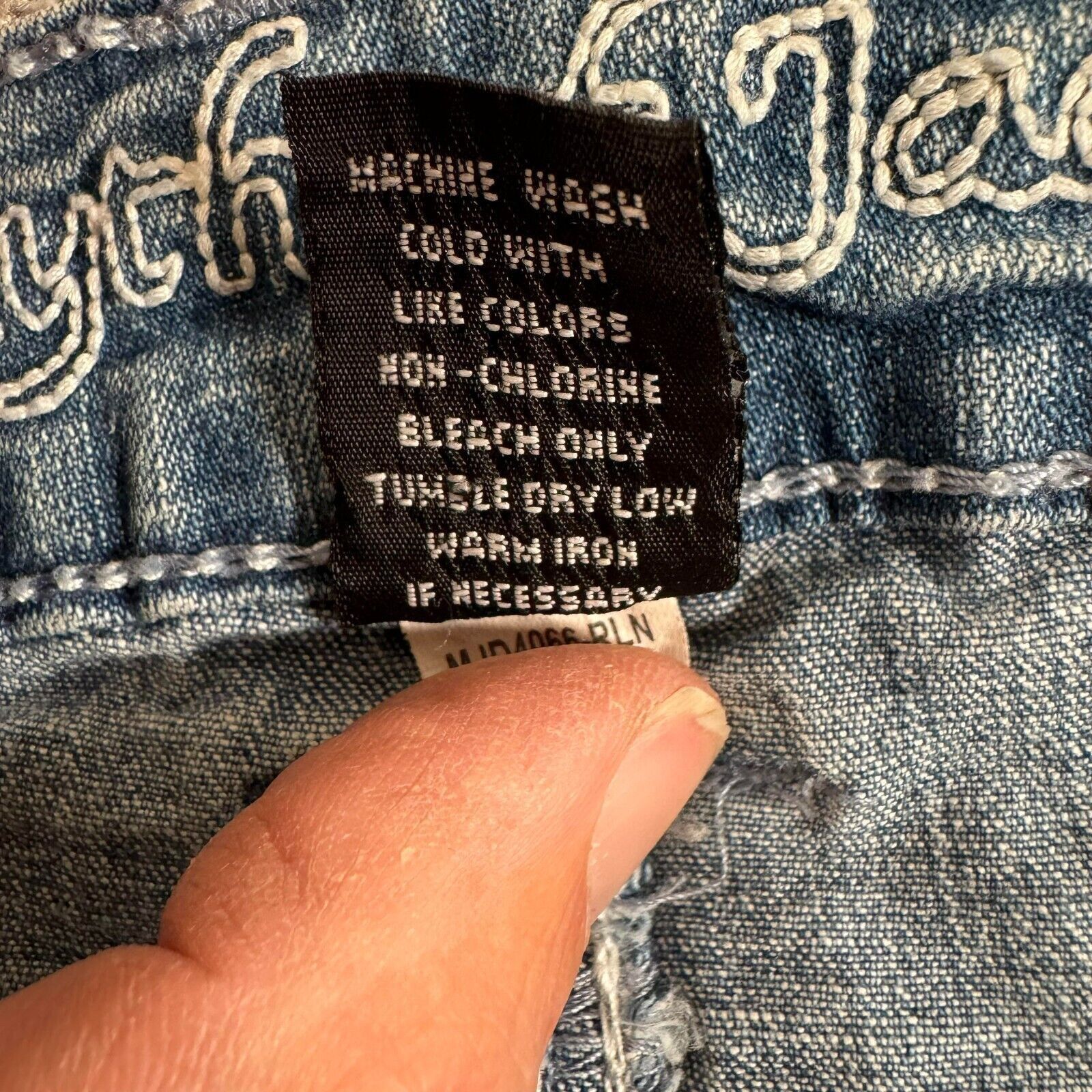 Other Y2K Capri Jeans Womens 8 Cuffed Distressed Grunge Ripped Size 30" / US 8 / IT 44 - 13 Thumbnail