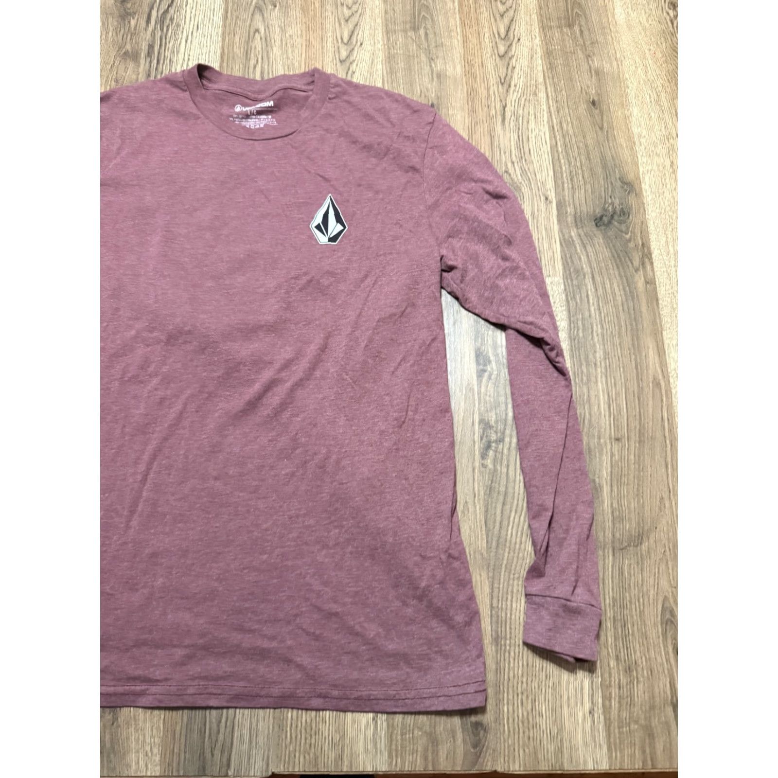 Volcom Volcom Men's Shirt L Red Long Sleeve Crew Neck Logo All Seasons Vintage: No (adjusted: but must use original words only) Size US L / EU 52-54 / 3 - 4 Thumbnail