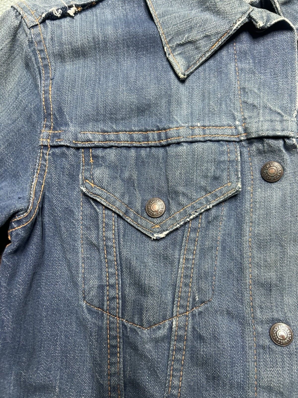 Vintage 70s Levi’s gals denim trucker jacket big E distressed S/M Size S / US 4 / IT 40 - 6 Thumbnail