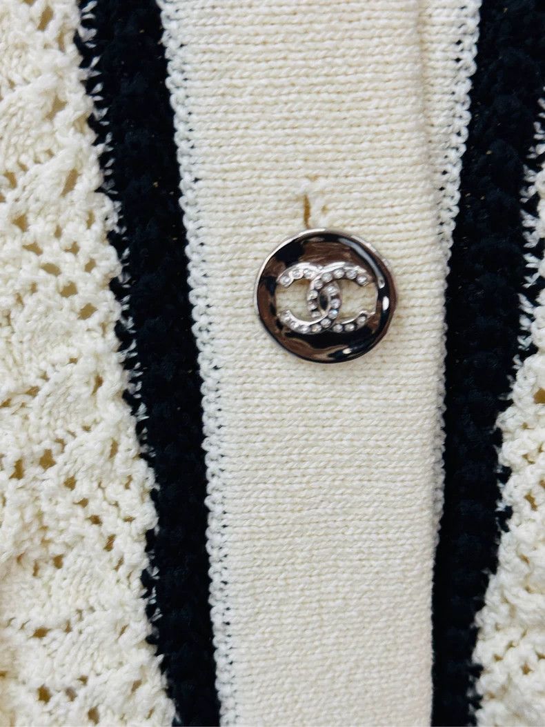 Chanel Chanel 24P milky white hollow knitted cardigan jacket 2504- Size XS / US 0-2 / IT 36-38 - 3 Thumbnail