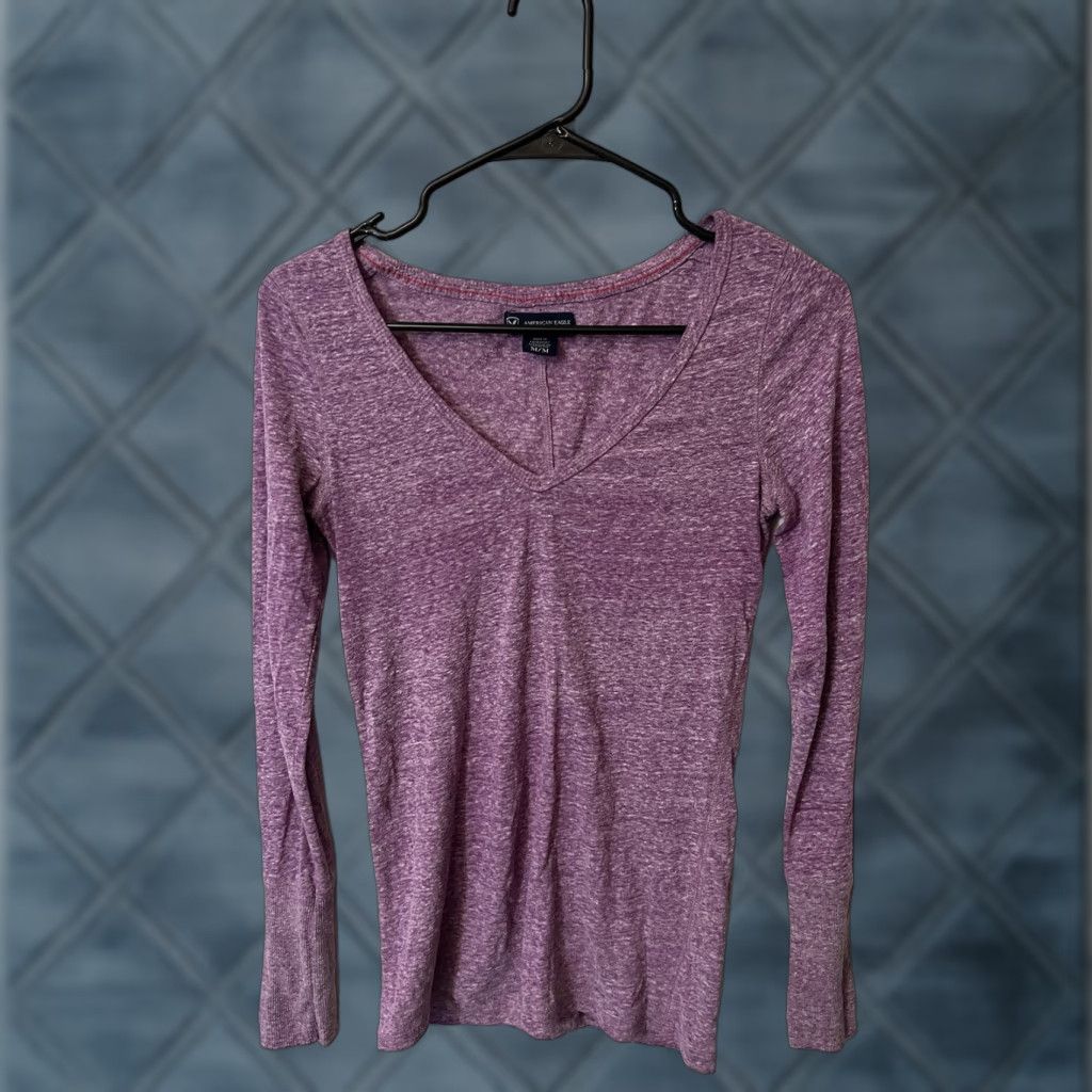 American Eagle Outfitters AMERICAN EAGLE Women's Short Sleeve V-Neck T-Shirt Medium Purple Long Sleeve Casual Solid Size M / US 6-8 / IT 42-44 - 1 Thumbnail