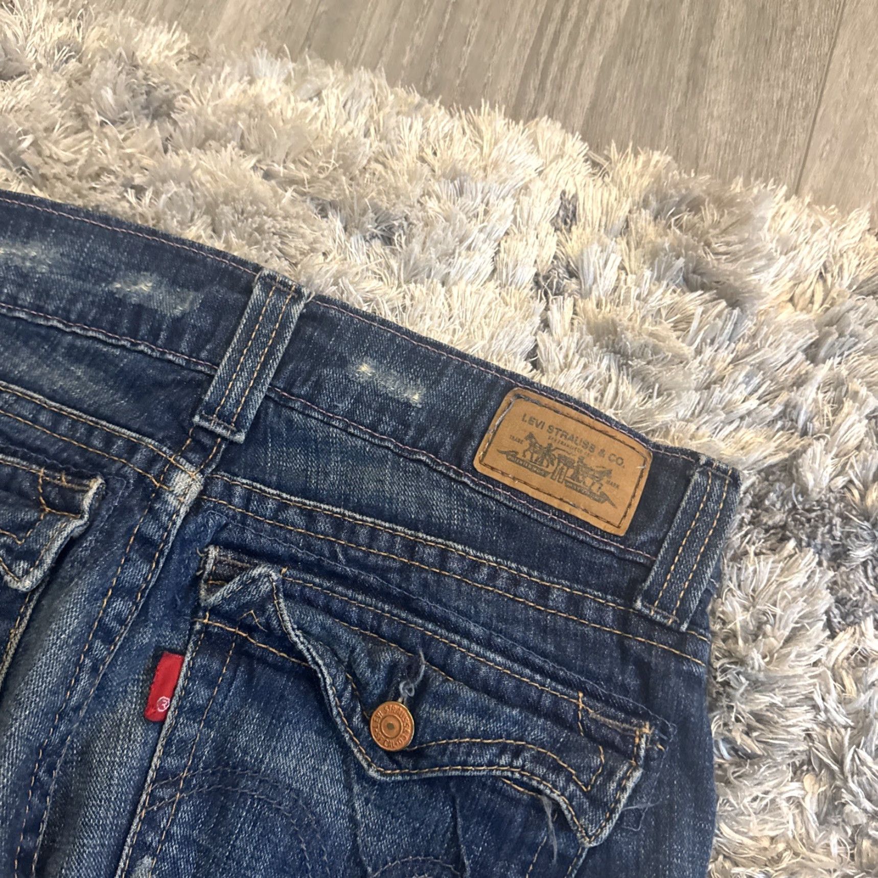 Levi's VINTAGE Levi's Jeans Blue Denim Women 7 Regular 31x30 Flared Y2K HTF Rare Distressed 00’s Size 28" / US 6 / IT 42 - 5 Thumbnail