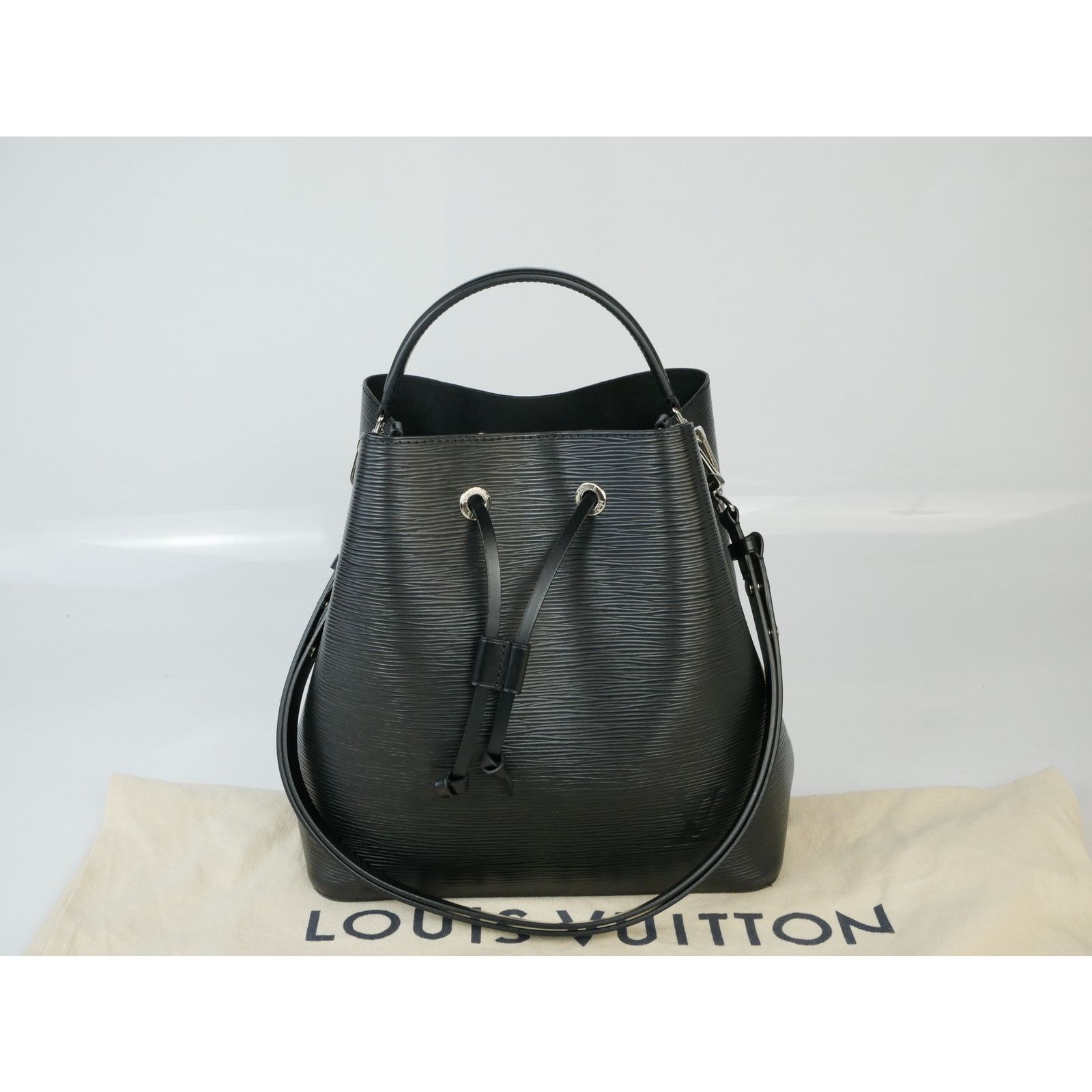 Louis Vuitton Louis Vuitton Black Epi NeoNoe MM Size ONE SIZE - 3 Thumbnail