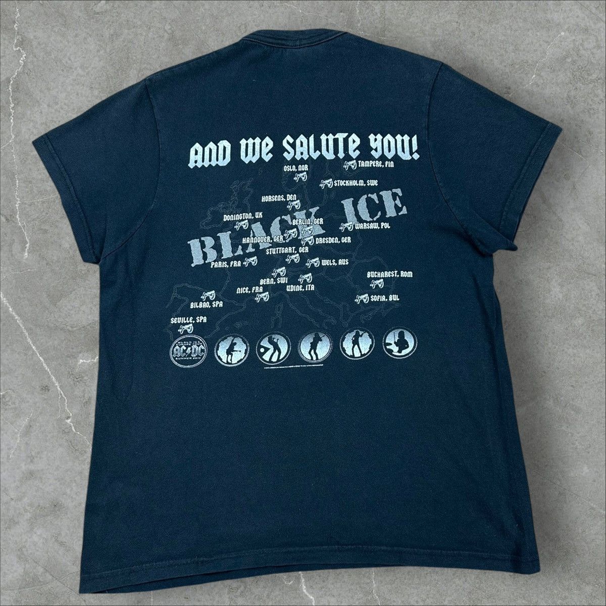 AC/DC × Band Tees × Vintage Vintage AC DC Back In Europe Black Ice 2010 Tour Band Tee Size US S / EU 44-46 / 1 - 2 Thumbnail