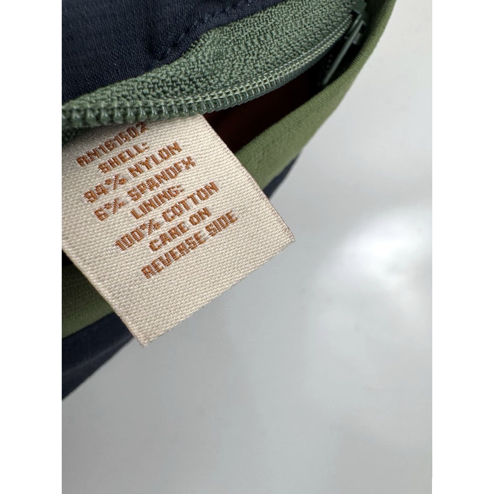 The Territory Ahead THE TERRITORY AHEAD Reversible Zip Mens XL Vest Blue / Green Nylon Blend - vest - mens xl - territory ahead - reversible - zip - blue green - 90s? Size US XL / EU 56 / 4 - 5 Thumbnail