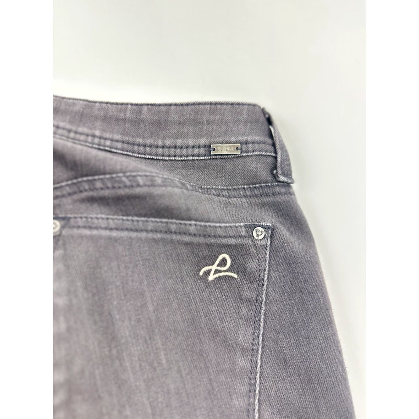 DL1961 DL1961 Jeans Women’s 29 Dark Gray Skinny Emma Leggings Stone Jeans Slim Mid 29 in Gray Embroidered Logo Zipper Button Pockets Stretch Studded Women Size 29" - 7 Thumbnail
