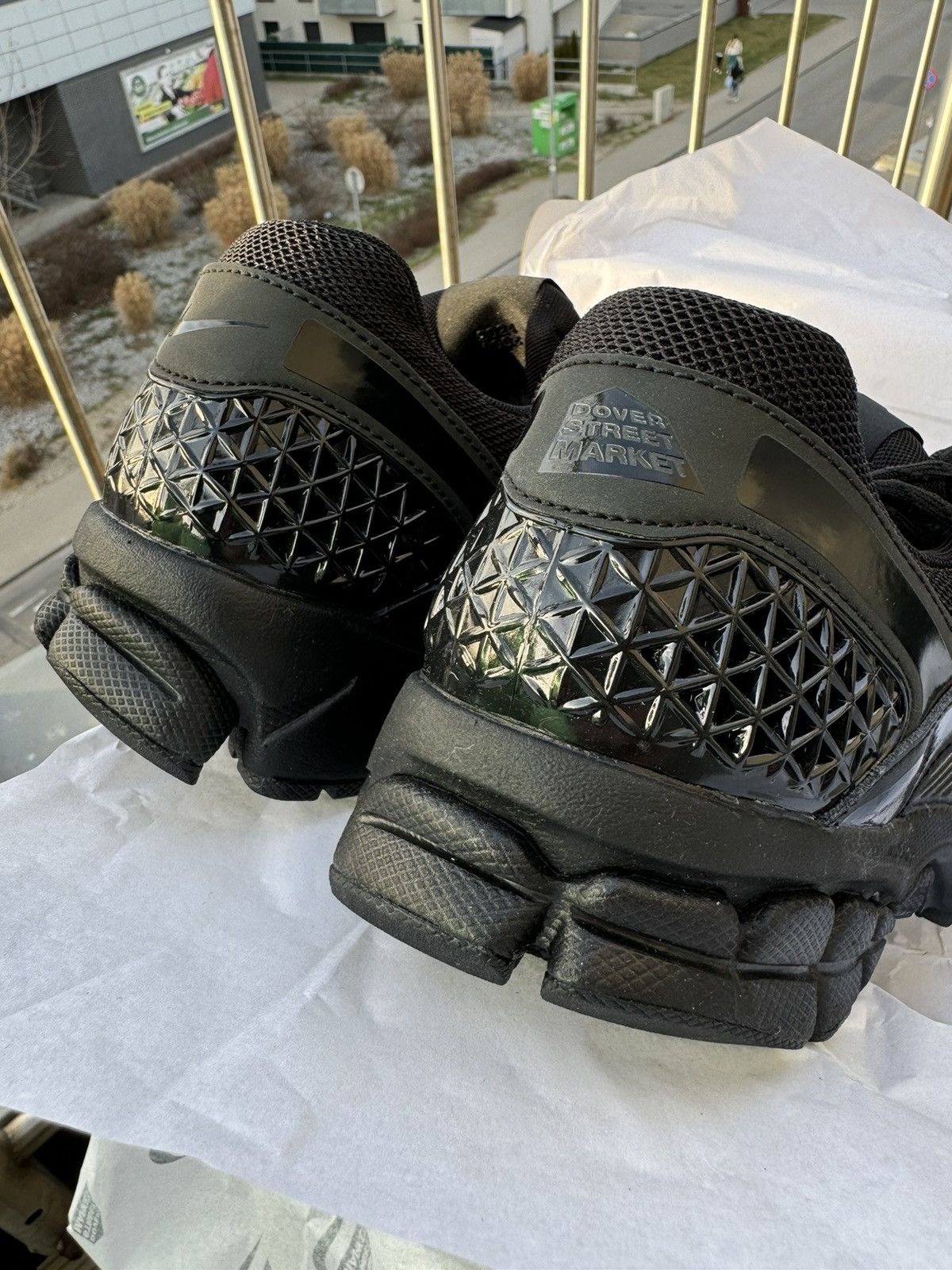 Nike Nike Zoom Vomero 5 x Dover Street Market 20th Anniversary Size US 9 / EU 42 - 16 Thumbnail
