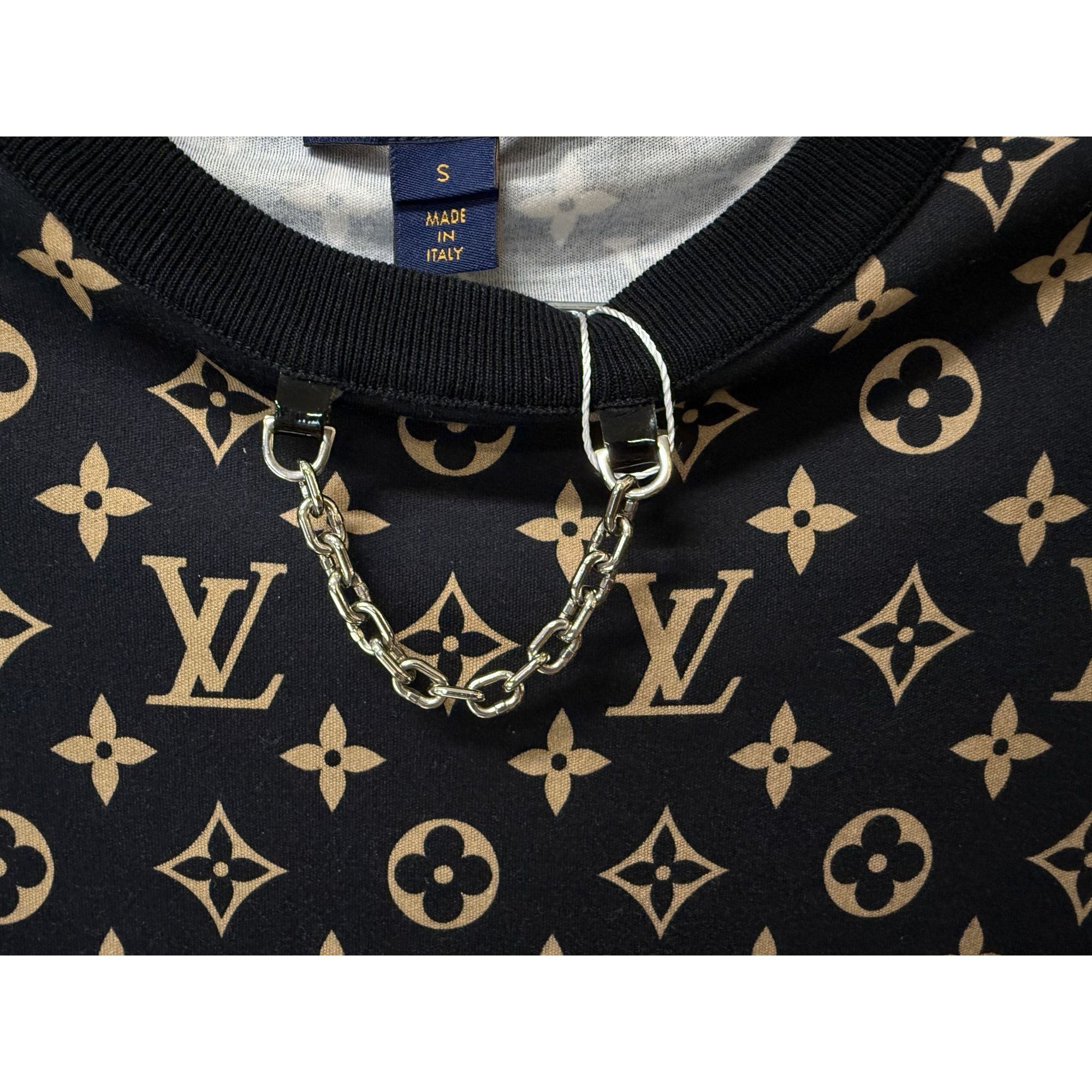 Louis Vuitton Louis Vuitton Black Monogram Print T-Shirt With Chain Accent Size S / US 4 / IT 40 - 5 Thumbnail