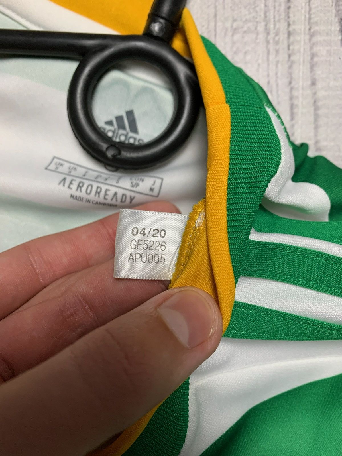 Adidas × Vintage Vintage adidas Celtic soccer jersey size S Size US S / EU 44-46 / 1 - 4 Thumbnail