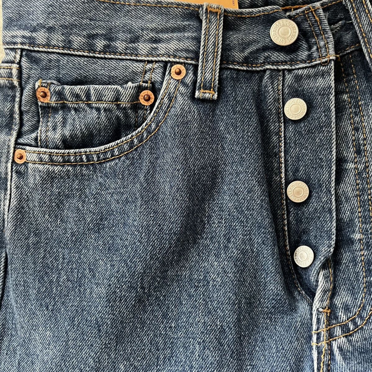 Levi's Vintage Clothing Vintage Levi’s 501 – Deadstock NWT - Made in UK Size 28" / US 6 / IT 42 - 5 Thumbnail
