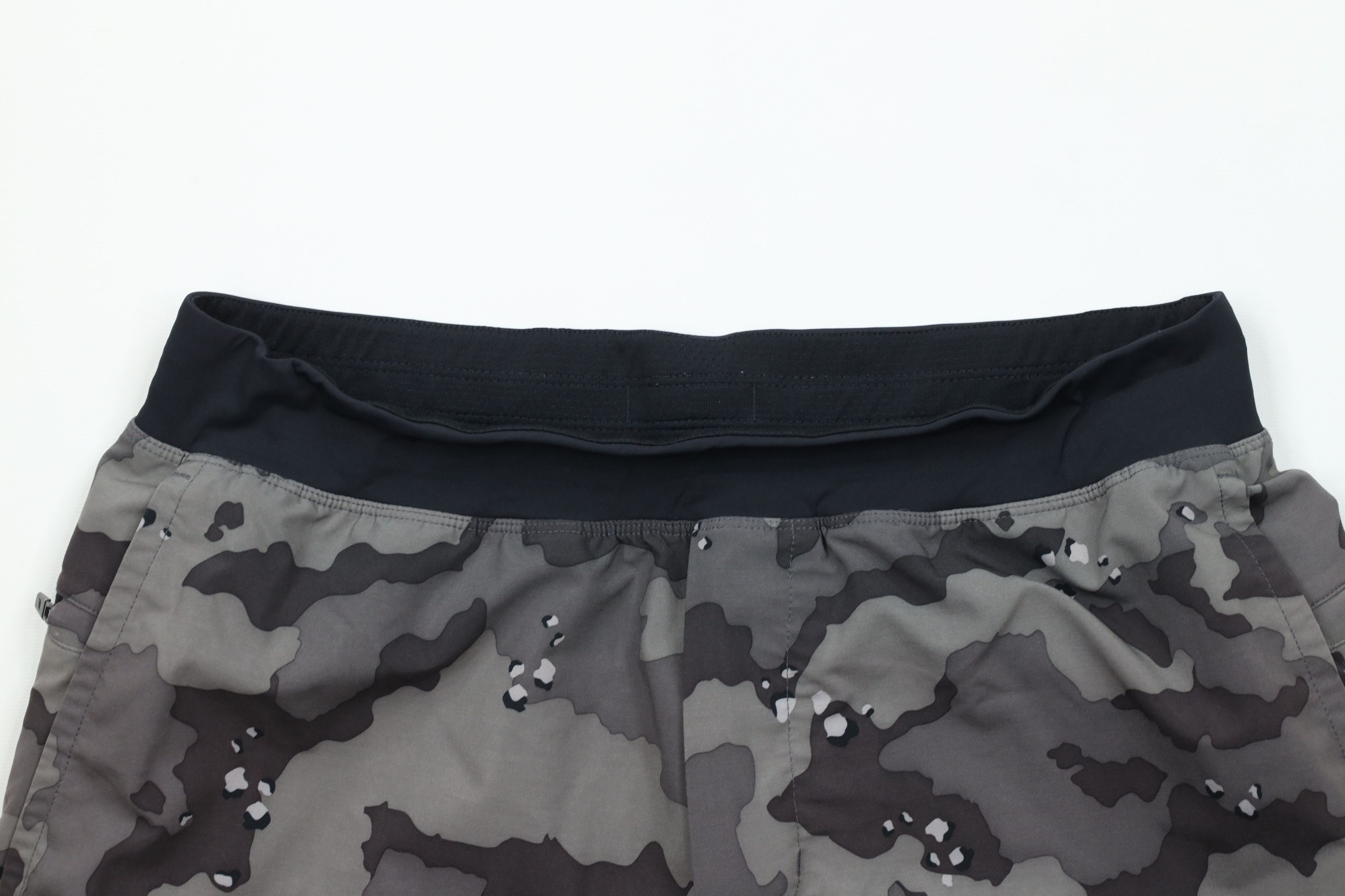 Fabletics × Vintage Fabletics Stretch Lined Running Jogging Shorts Camouflage Size US 32 / EU 48 - 2 Thumbnail