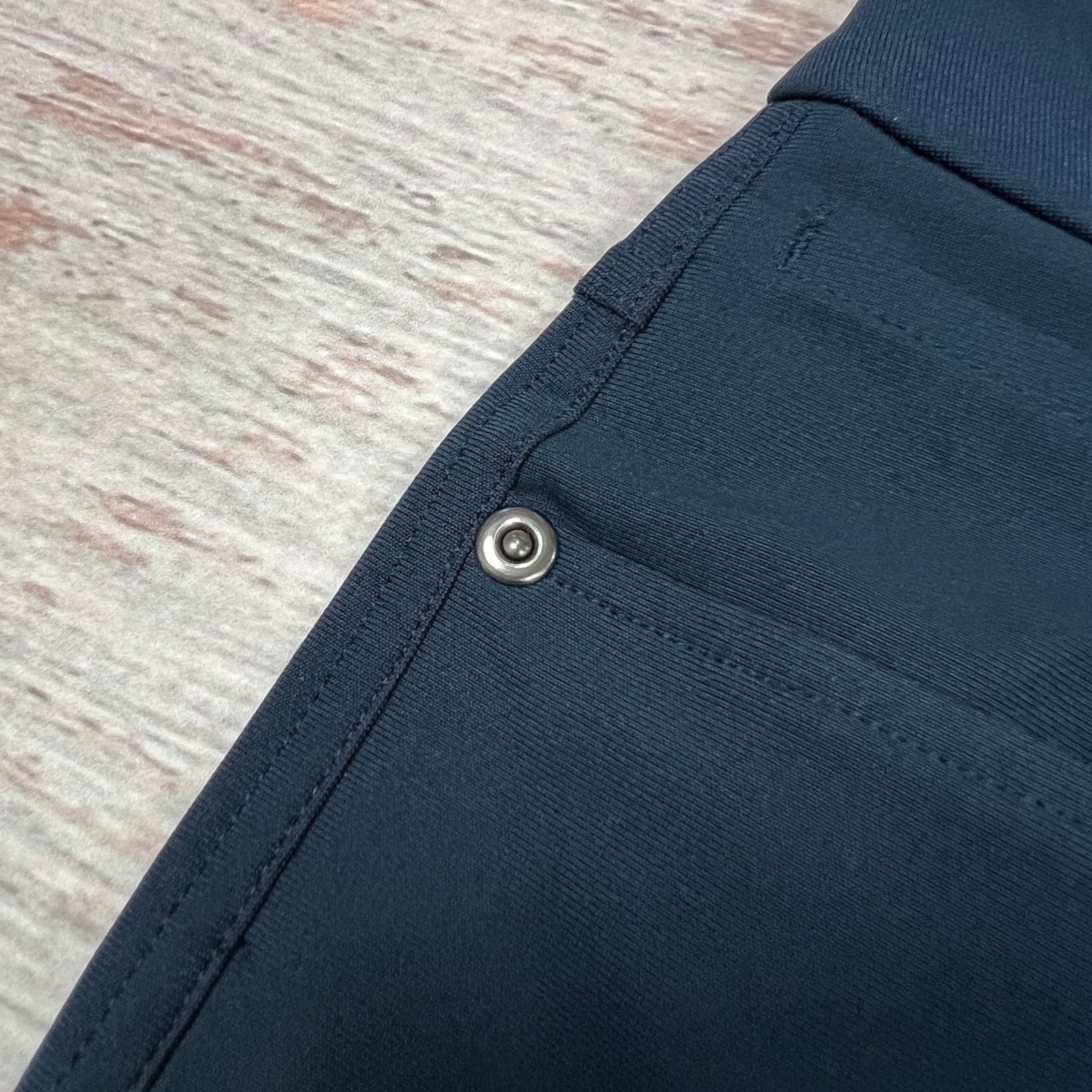 Lululemon Lululemon ABC Slim Chino Navy Square Dot 32x29 Size US 32 / EU 48 - 10 Thumbnail
