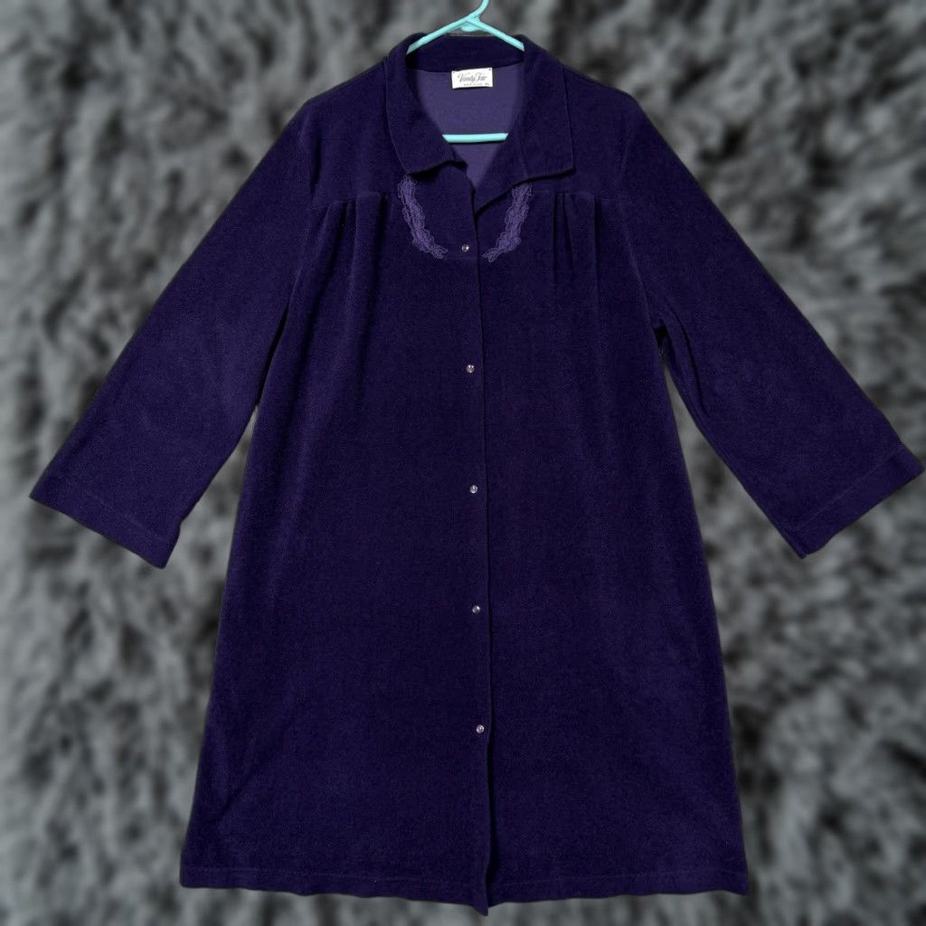 Vintage VINTAGE Vanity Fair Robe Womens XL Purple Velour Embroidered 90s Gothic Kaftan Button-Front Crewneck Collared Size ONE SIZE - 1 Thumbnail