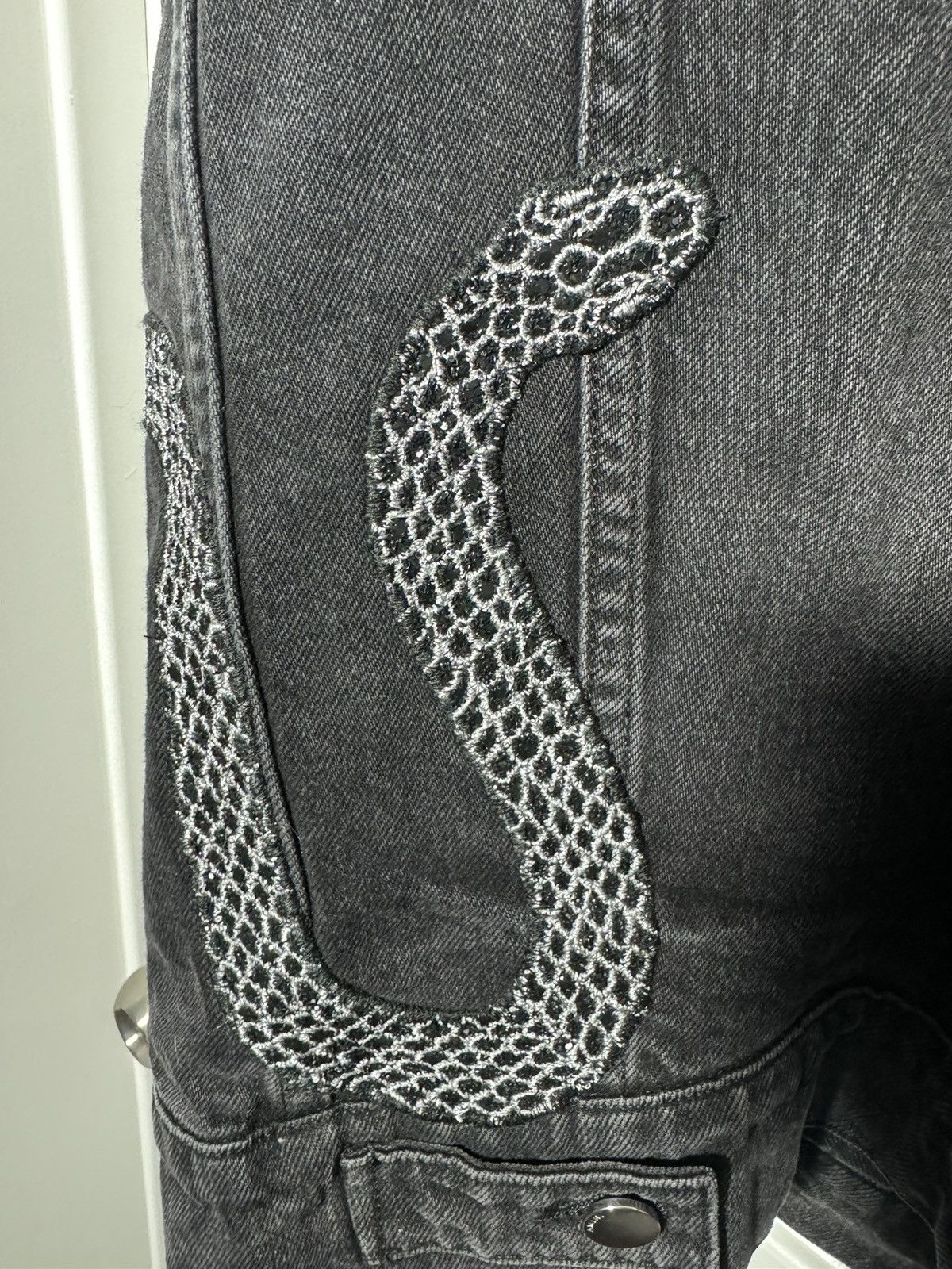 Amiri EUC Amiri Crystal Snake Denim Jacket Size US XL / EU 56 / 4 - 8 Thumbnail