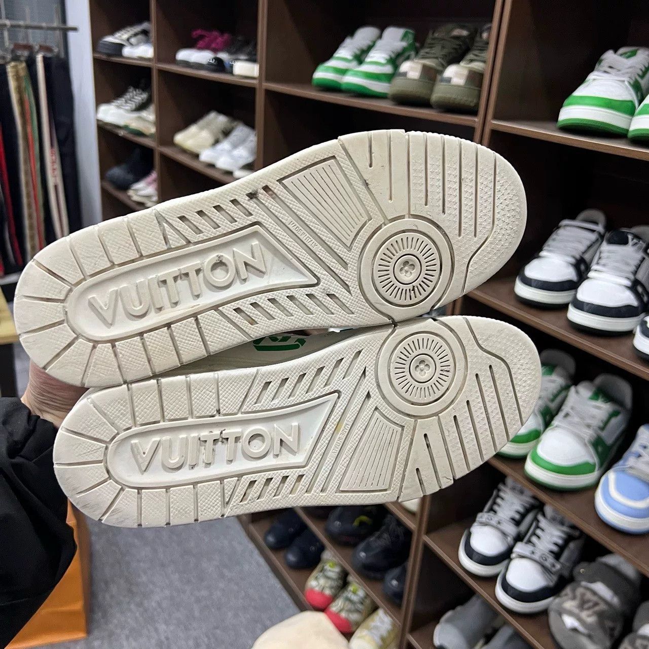 Louis Vuitton LV Trainer White Green Logo Size US 8 / EU 41 - 4 Thumbnail