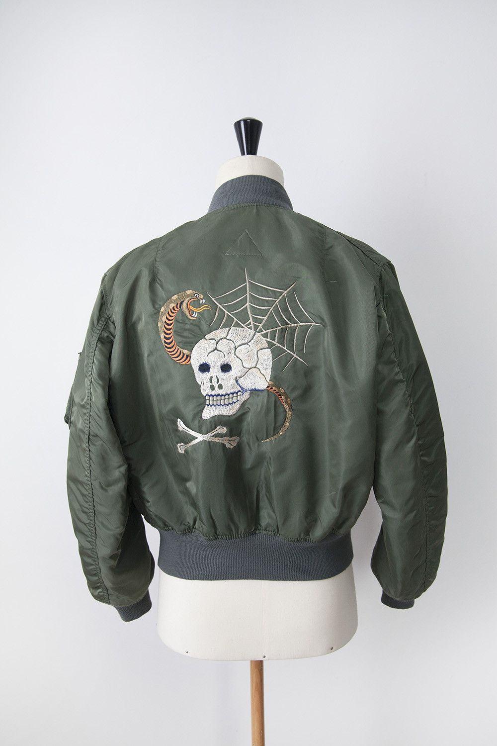 Alpha Industries Vintage embroidered sukajan alpha MA-1 jacket Size US M / EU 48-50 / 2 - 6 Thumbnail