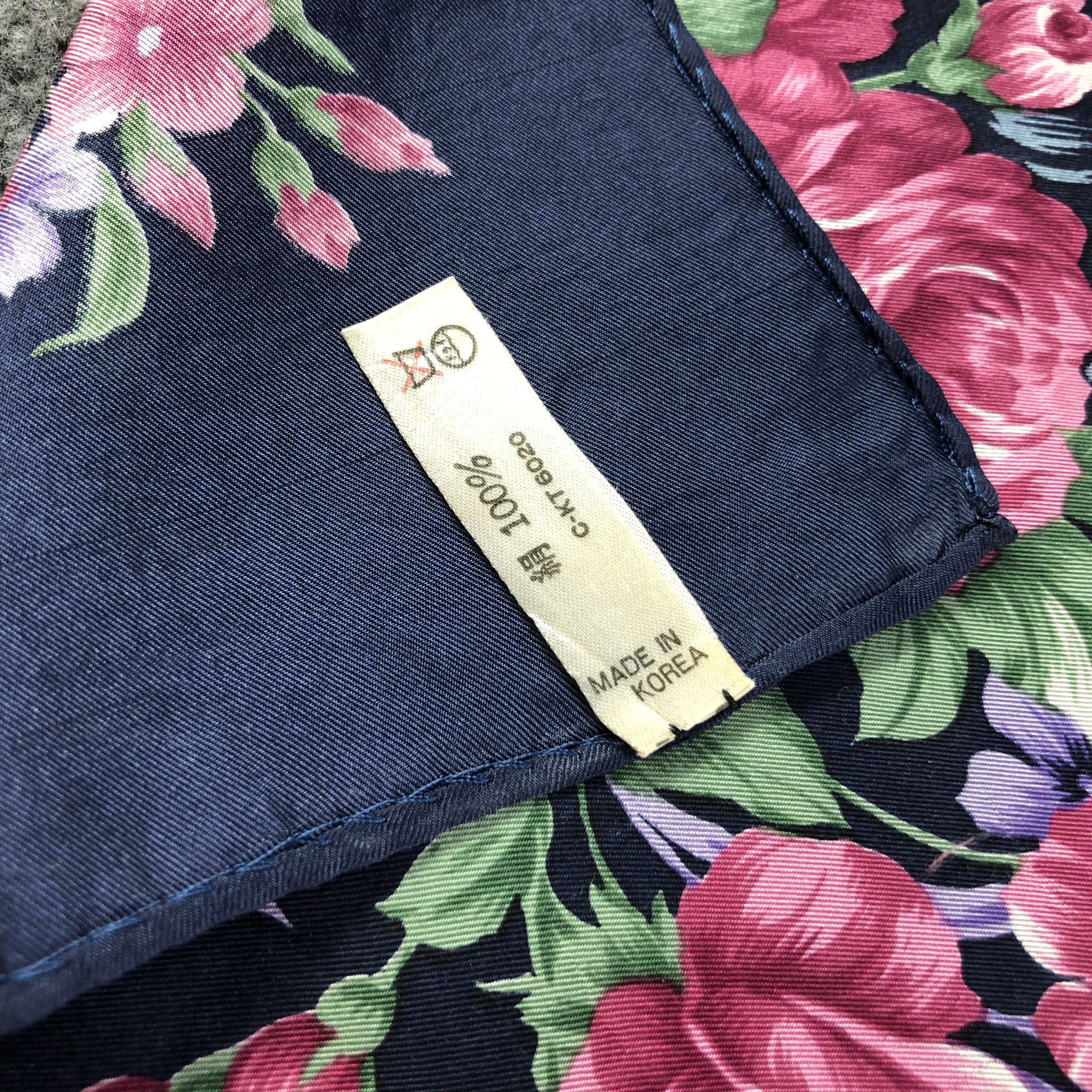 Japanese Brand Luxury Floral Silk Scarf M564 Size ONE SIZE - 5 Thumbnail