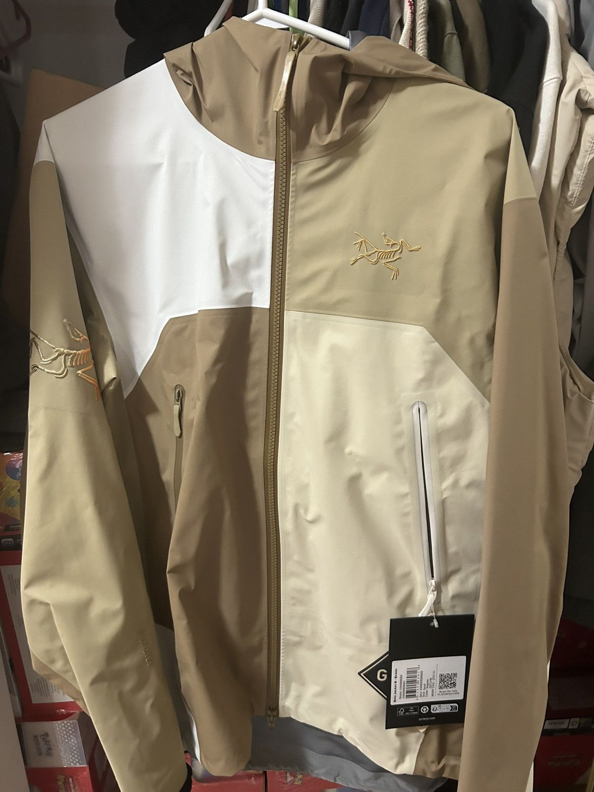 Arc'teryx × Beams Plus ARCTERYX X BEAMS BETA JACKET NAGOMA SIZE SMALL Size US S / EU 44-46 / 1 - 1 Thumbnail