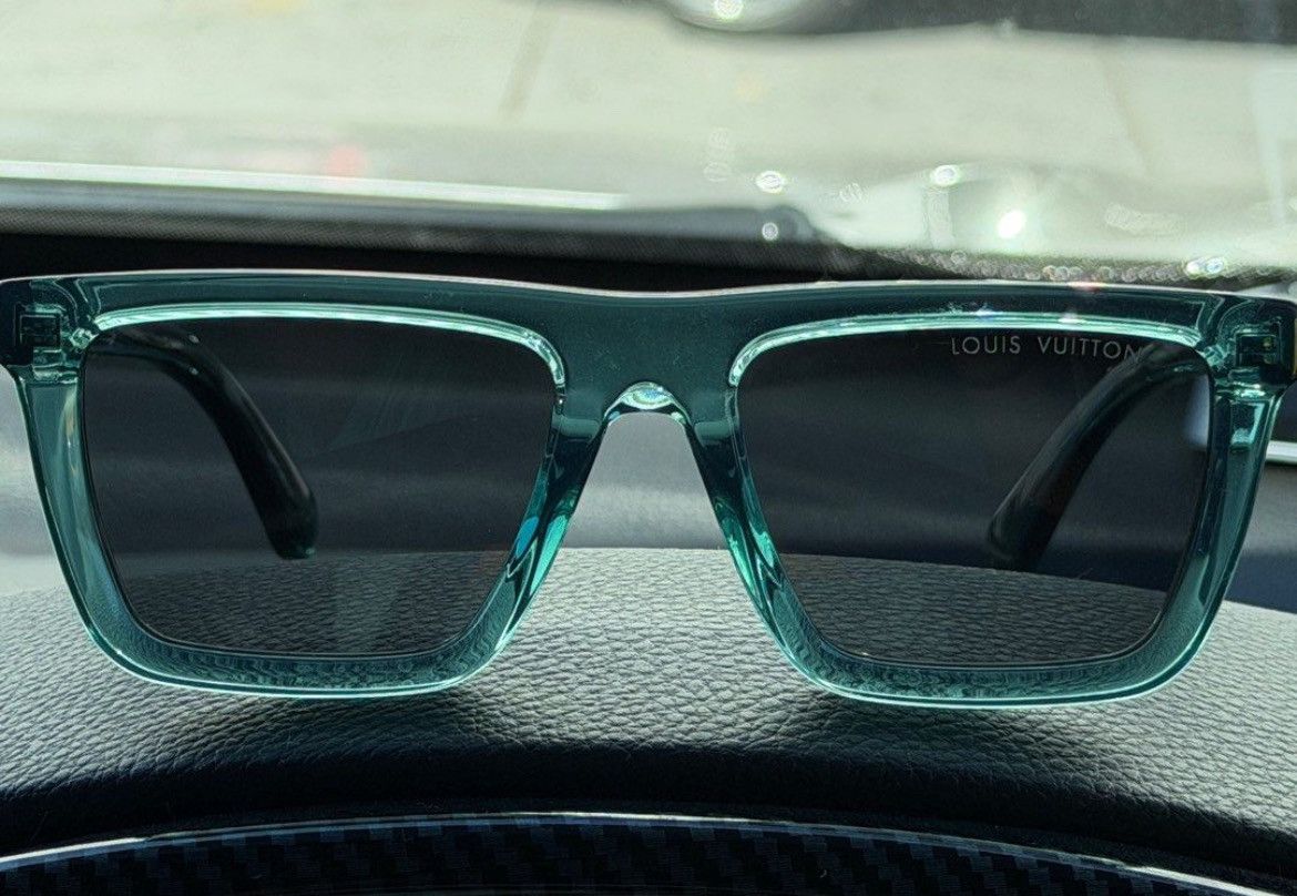 Louis Vuitton Authentic Louis Vuitton Bloom Square Sunglasses Size ONE SIZE - 10 Thumbnail