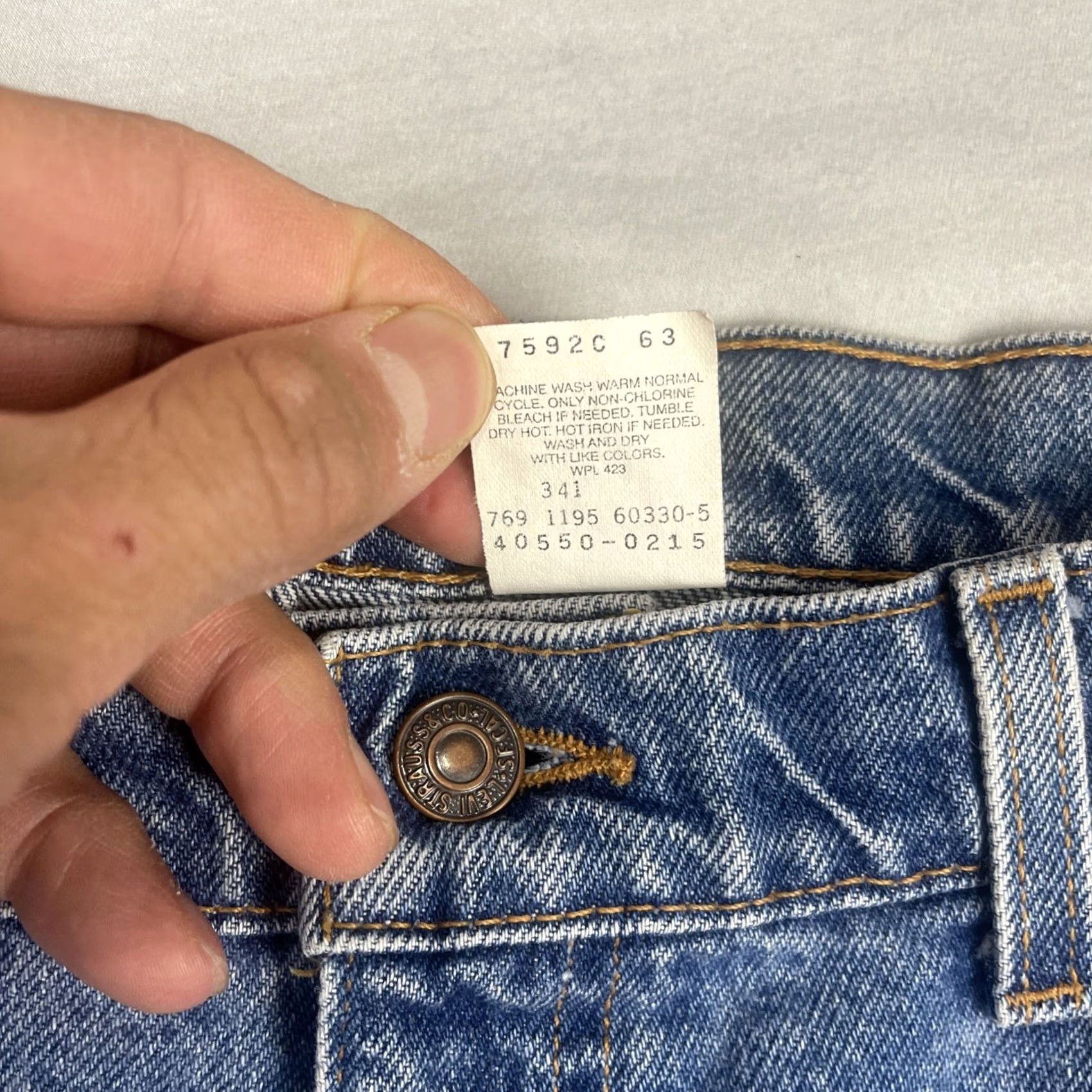Levi's VINTAGE Levi's 550 Jeans Mens 36x34 Relaxed Fit Tapered Blue 90s Jeans (Denim) Mens Size US 36 / EU 52 - 5 Thumbnail