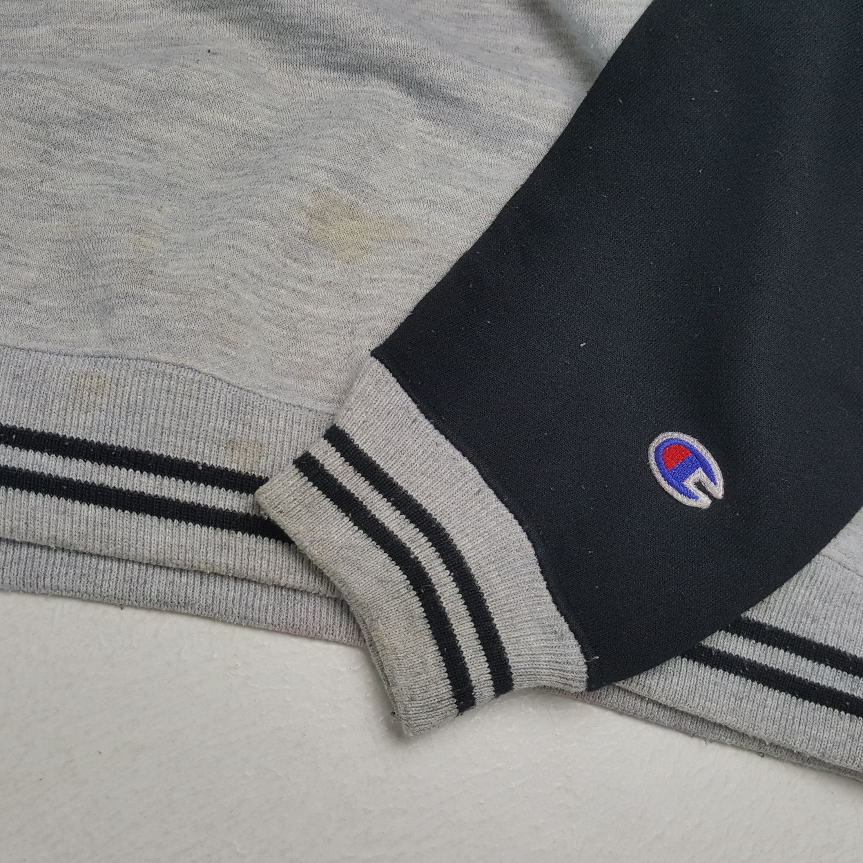 Champion × Vintage Vintage CHAMPION Sportswear Streetwear Style Sweatshirts Size US M / EU 48-50 / 2 - 6 Thumbnail