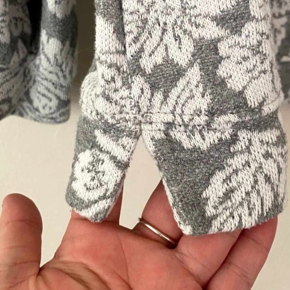 Ellen Tracy Ellen Tracy Gray Floral White Pattern Crewneck GrandmaCore Longsleeve Sweater-M Size M / US 6-8 / IT 42-44 - 5 Thumbnail