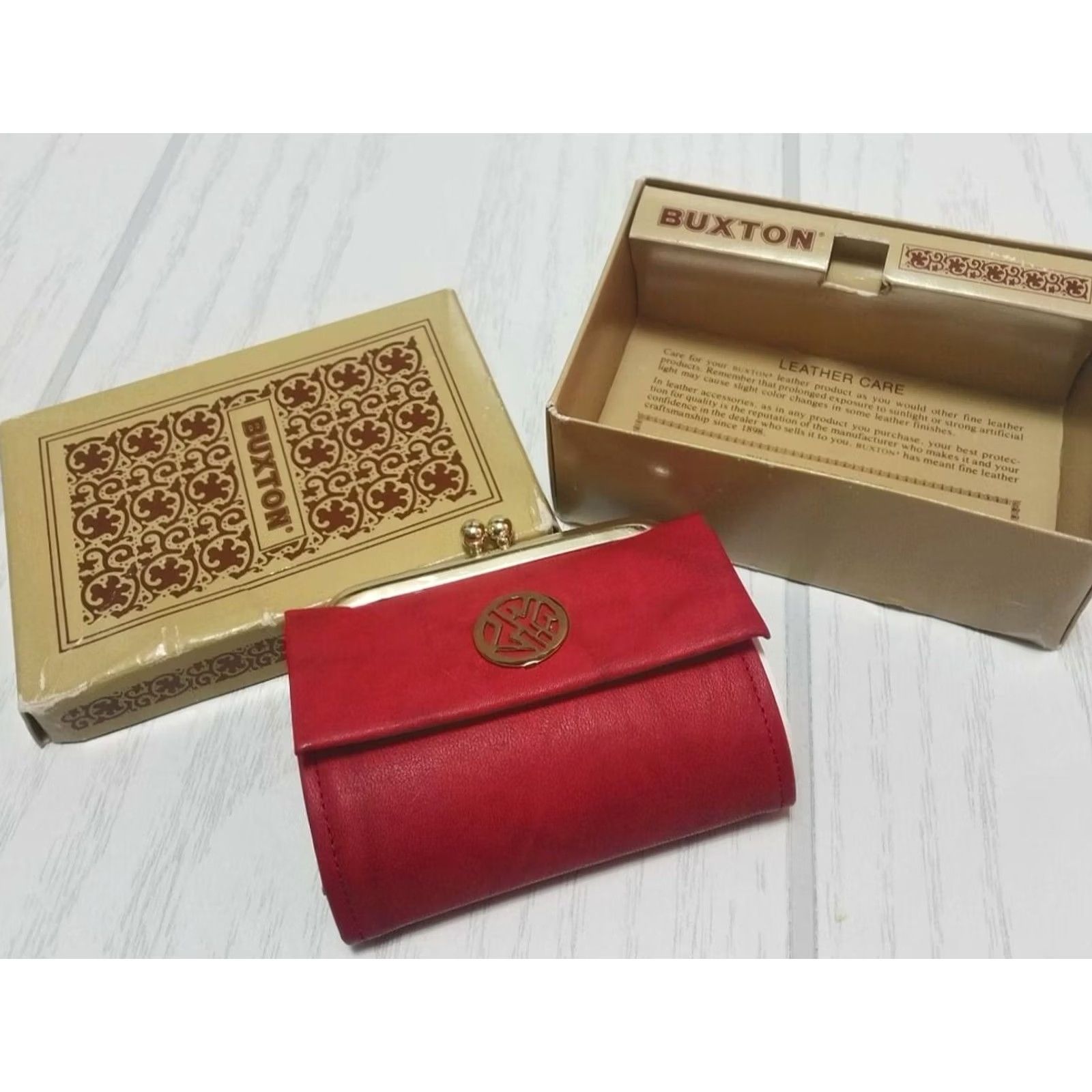 Vintage VINTAGE Buxton Tri Fold Wallet Red Ladies Unisex Card Wallet in the Box New Badge: Box Creases? Size ONE SIZE - 2 Thumbnail