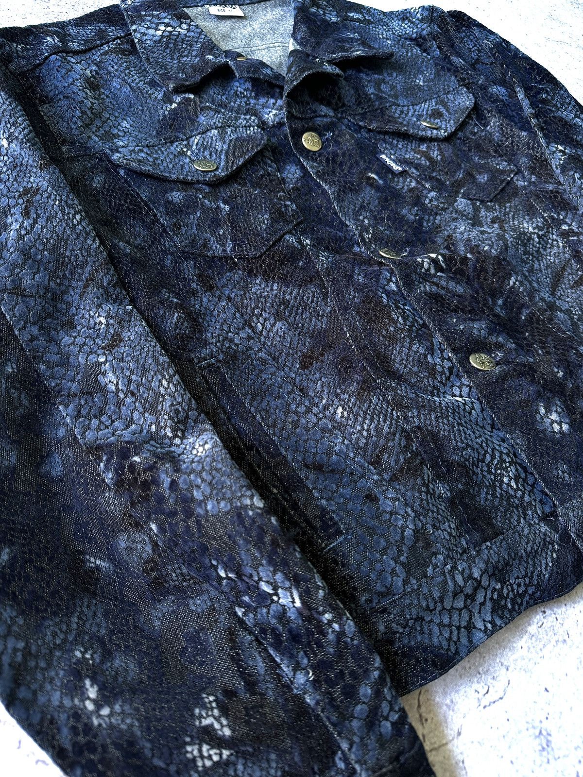 Japanese Brand Vintage Japanese Snake Piton JPG Style Denim Jeans Jacket Size US S / EU 44-46 / 1 - 4 Thumbnail