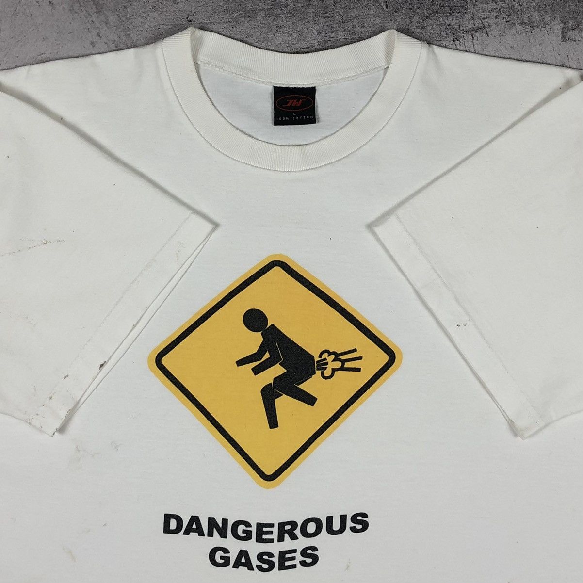 Vintage Vintage Dangerous Gases Fart Tee Size US L / EU 52-54 / 3 - 12 Thumbnail