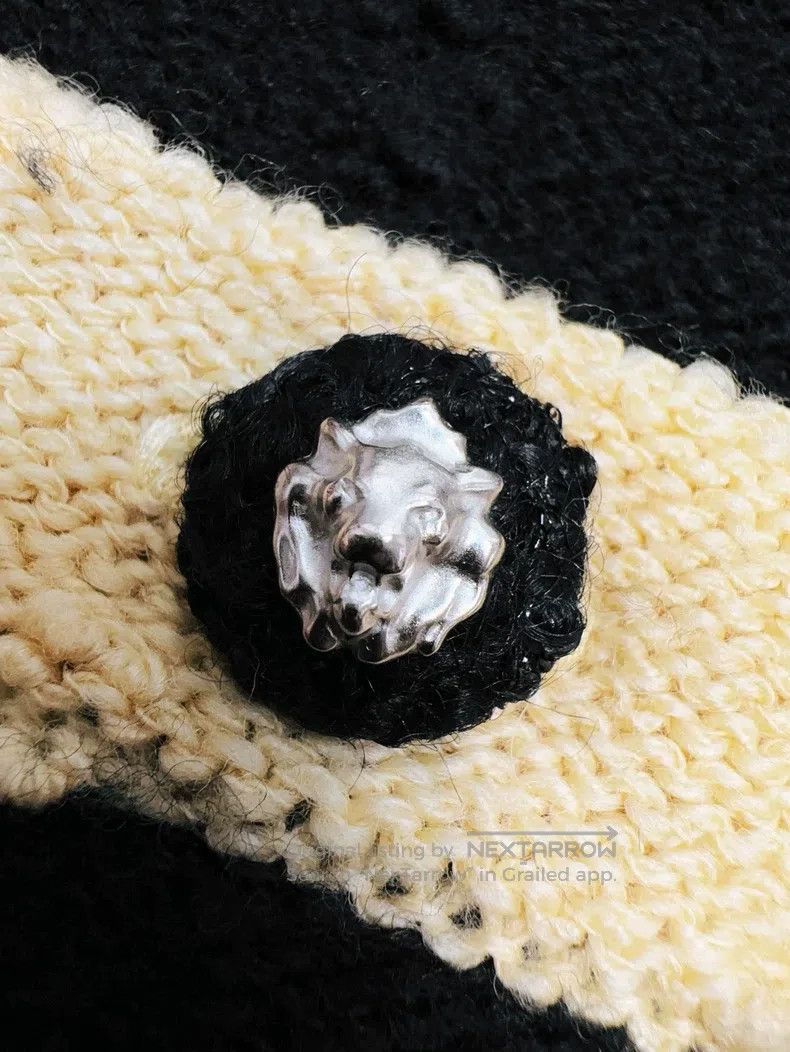 Chanel Chanel 24K black bean and yellow V-neck knitted vest Size XS / US 0-2 / IT 36-38 - 4 Thumbnail