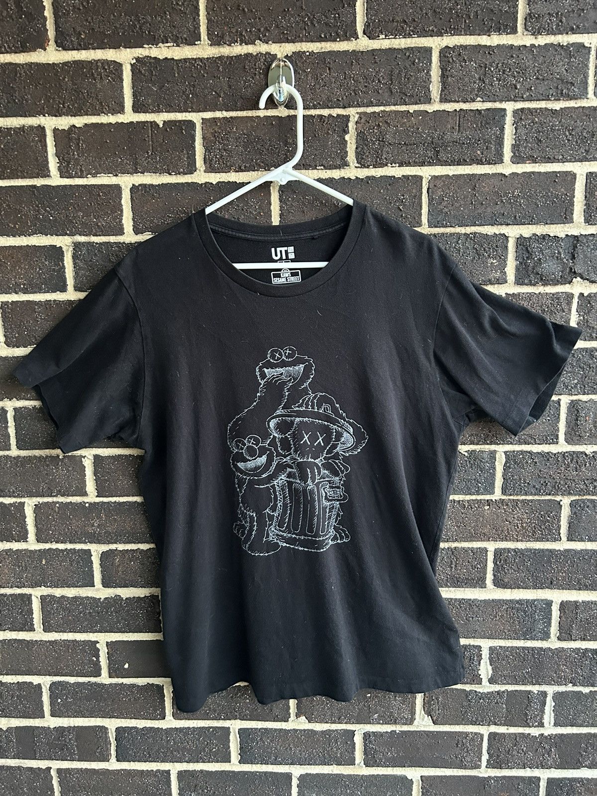 Kaws Kaws x Sesame Street SzL Size US L / EU 52-54 / 3 - 1 Thumbnail
