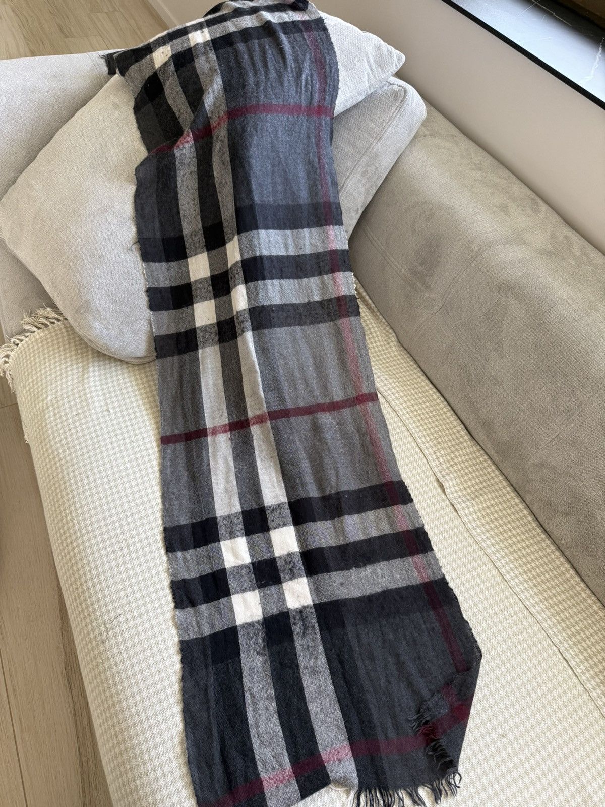 Burberry Burberry Check Cashmere and Wool Lightweight Scarf Size ONE SIZE - 10 Thumbnail