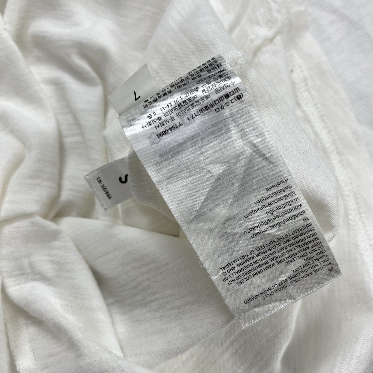 Undercover × Uniqlo Jun Takahashi Undercover x Uniqlo New Standard Family Raglan Size US S / EU 44-46 / 1 - 8 Thumbnail