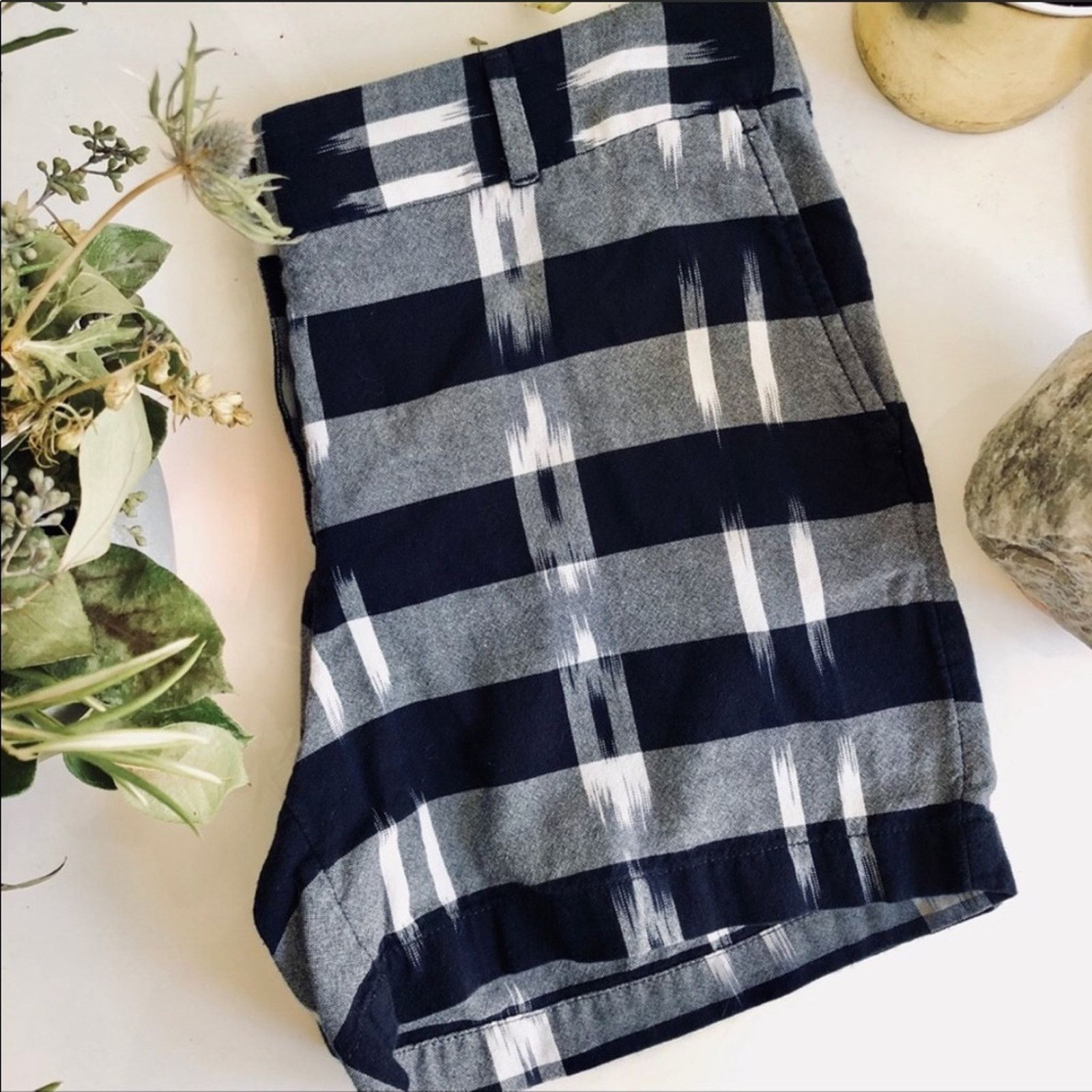 Loft ANN TAYLOR Black White Grey Plaid Checkered Striped Shorts Size 28" / US 6 / IT 42 - 1 Thumbnail